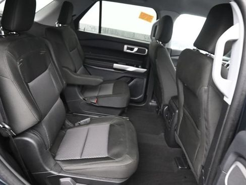 Used 2024 Ford Explorer XLT AWD/4WD image 8