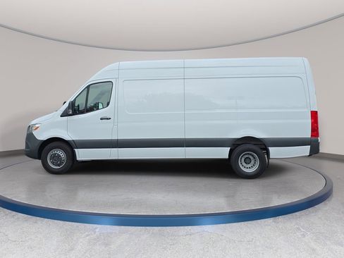 Used 2024 Mercedes-Benz Sprinter 3500 image 9