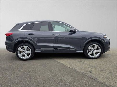 Used 2025 Audi Q5 Premium Plus w/ Premium Plus AWD/4WD image 2