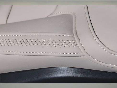 Certified 2025 Volvo XC90 T8 Plus w/ Protection Package Premier image 24