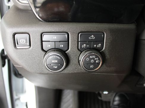 Used 2025 Chevrolet Silverado 2500 LT w/ Convenience Package AWD/4WD image 35