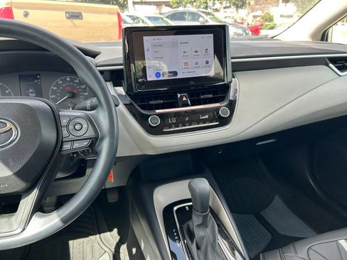 Used 2025 Toyota Corolla LE FWD image 17