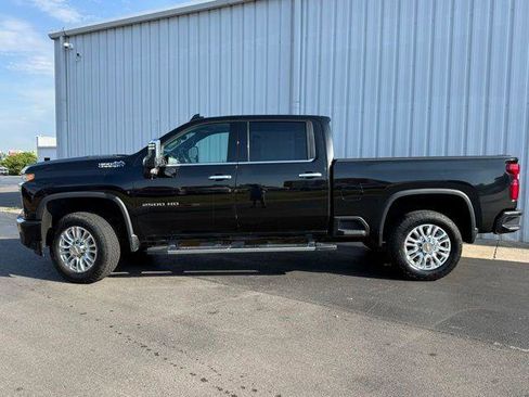 Used 2022 Chevrolet Silverado 2500 High Country AWD/4WD image 2