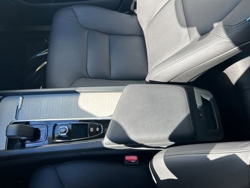 Certified 2025 Volvo XC60 B5 Plus image 24