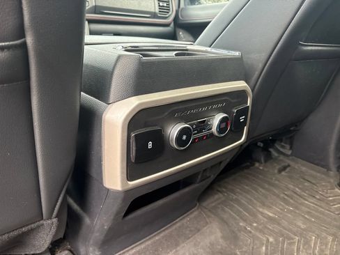 Used 2023 Ford Expedition Limited AWD/4WD image 18