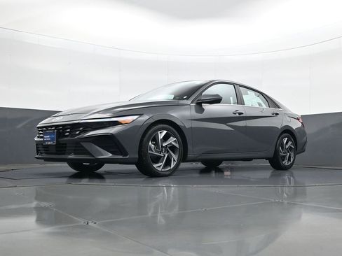 Certified 2025 Hyundai Elantra Limited w/ Cargo Package FWD image 21