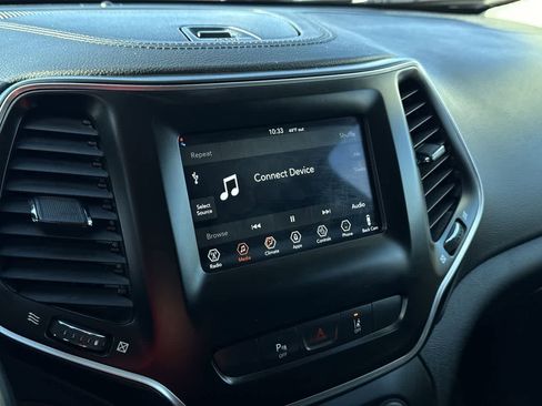 Used 2021 Jeep Cherokee Latitude Plus image 18