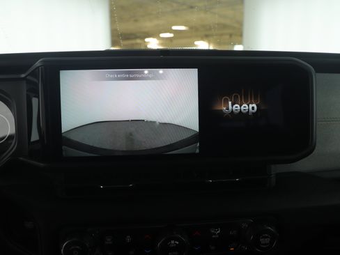 Used 2024 Jeep Wrangler Sport S image 8