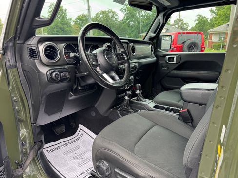 Used 2022 Jeep Wrangler Unlimited Sahara AWD/4WD image 11