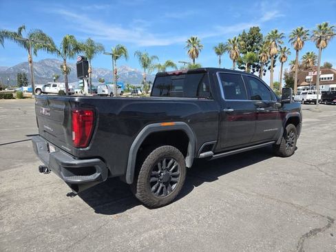 Used 2022 GMC Sierra 2500 Denali w/ Denali Black Diamond Edition image 3