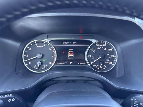 Used 2025 Nissan Rogue SV image 30