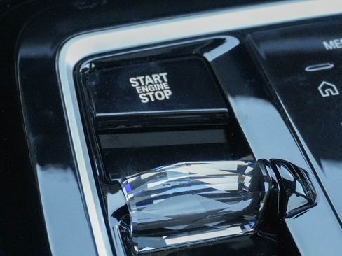 Certified 2025 BMW 740i image 29