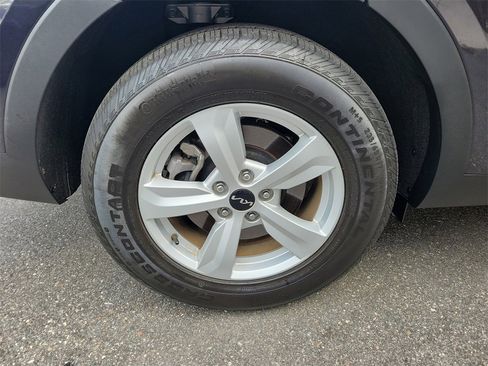 Used 2025 Kia Sorento LX image 5