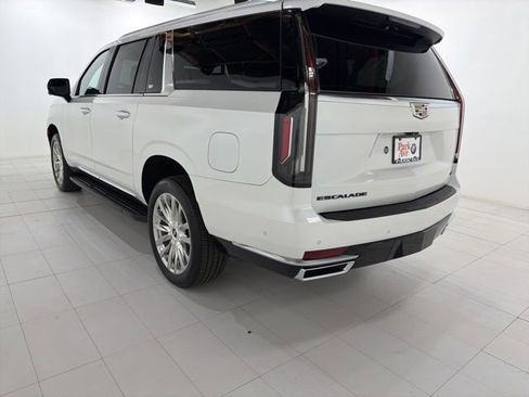 Used 2022 Cadillac Escalade ESV Premium Luxury AWD/4WD image 3