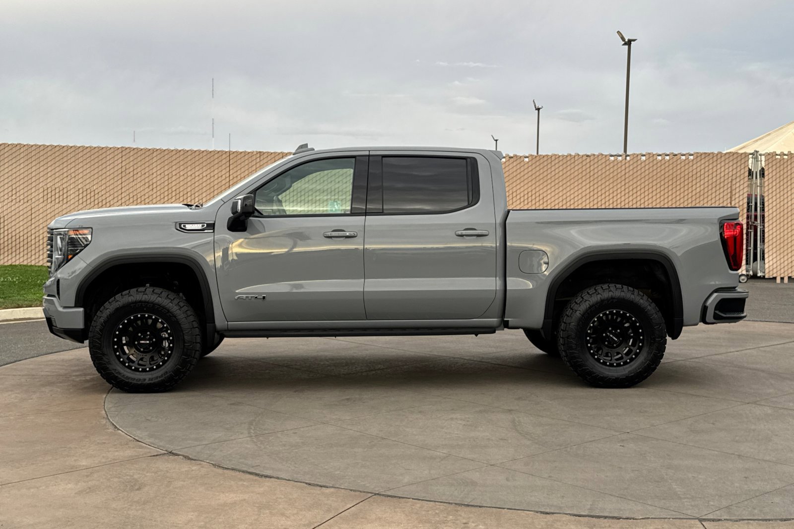 Used 2024 GMC Sierra 1500 AT4 w/ AT4 Premium Package AWD/4WD image 7