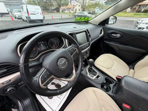 Used 2016 Jeep Cherokee 75th Anniversary AWD/4WD image 10