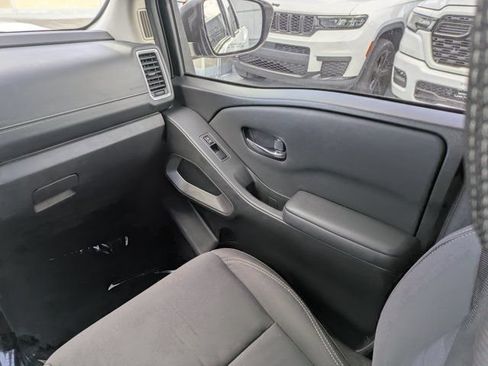 Used 2023 Nissan Frontier SV AWD/4WD image 17