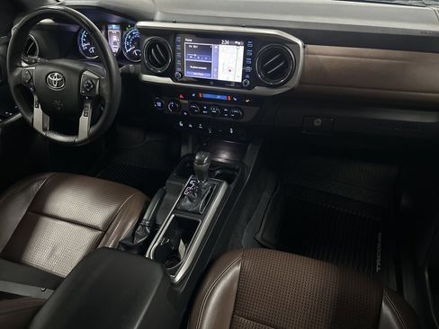 Used 2022 Toyota Tacoma Limited image 12