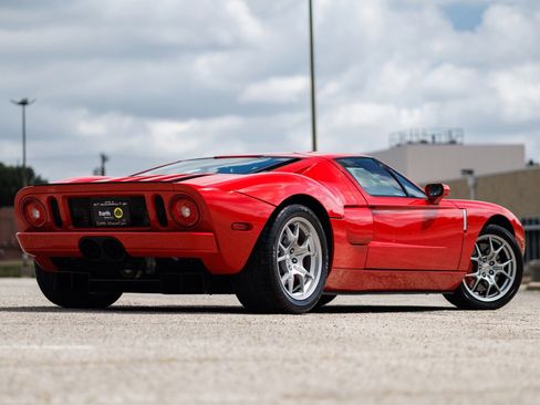 Used 2005 Ford GT RWD image 10
