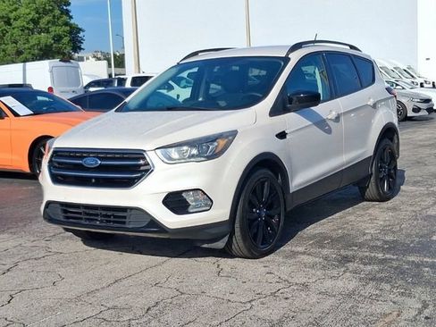 Used 2019 Ford Escape SE FWD image 2