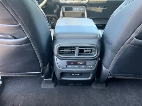 Used 2024 Honda Pilot Touring image 34