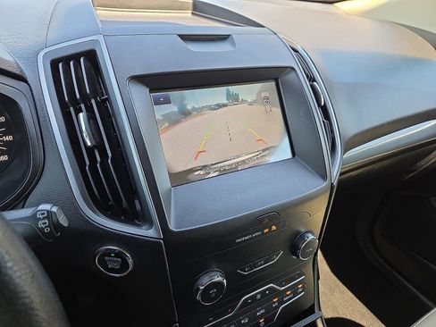 Used 2020 Ford Edge SE FWD image 17