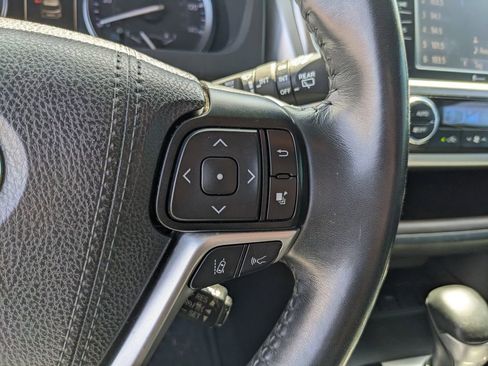Used 2019 Toyota Highlander XLE image 31