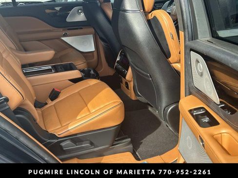 Used 2023 Lincoln Aviator Black Label w/ Class IV Trailer Tow Package AWD/4WD image 17