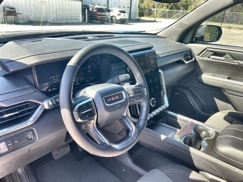 Used 2025 GMC Acadia Elevation image 11