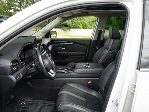 Used 2023 Honda Pilot Touring image 14