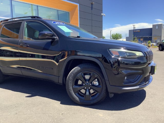 Used 2020 Jeep Cherokee Latitude Plus AWD/4WD image 3