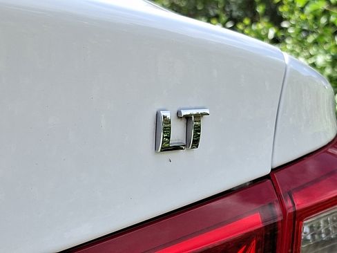 Used 2018 Chevrolet Malibu LT FWD image 30