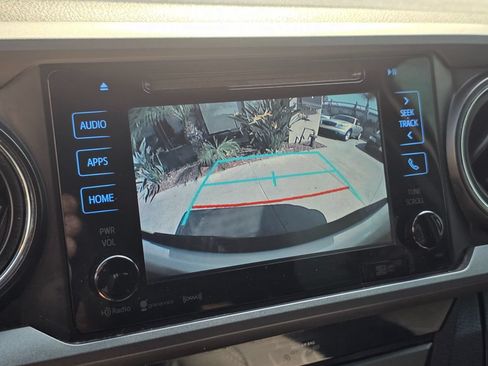 Used 2018 Toyota Tacoma TRD Off-Road w/ Technology Package AWD/4WD image 37