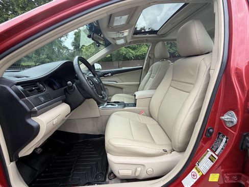 Used 2012 Toyota Camry XLE w/ Convenience Pkg FWD image 4