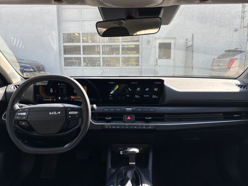 Used 2025 Kia K4 LXS image 33