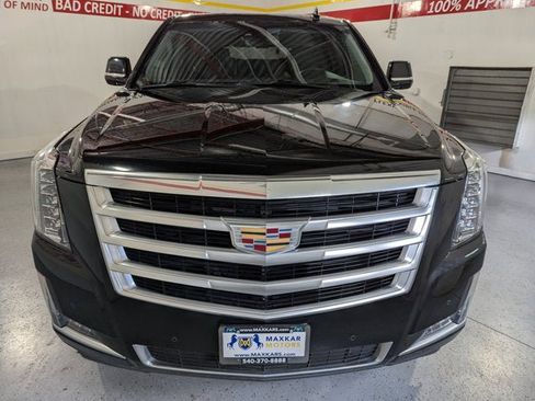 Used 2016 Cadillac Escalade Luxury image 2