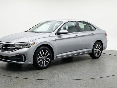 Used 2025 Volkswagen Jetta SE FWD image 3