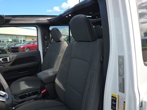 Used 2025 Jeep Wrangler Sahara 4xe w/ Safety Group image 17