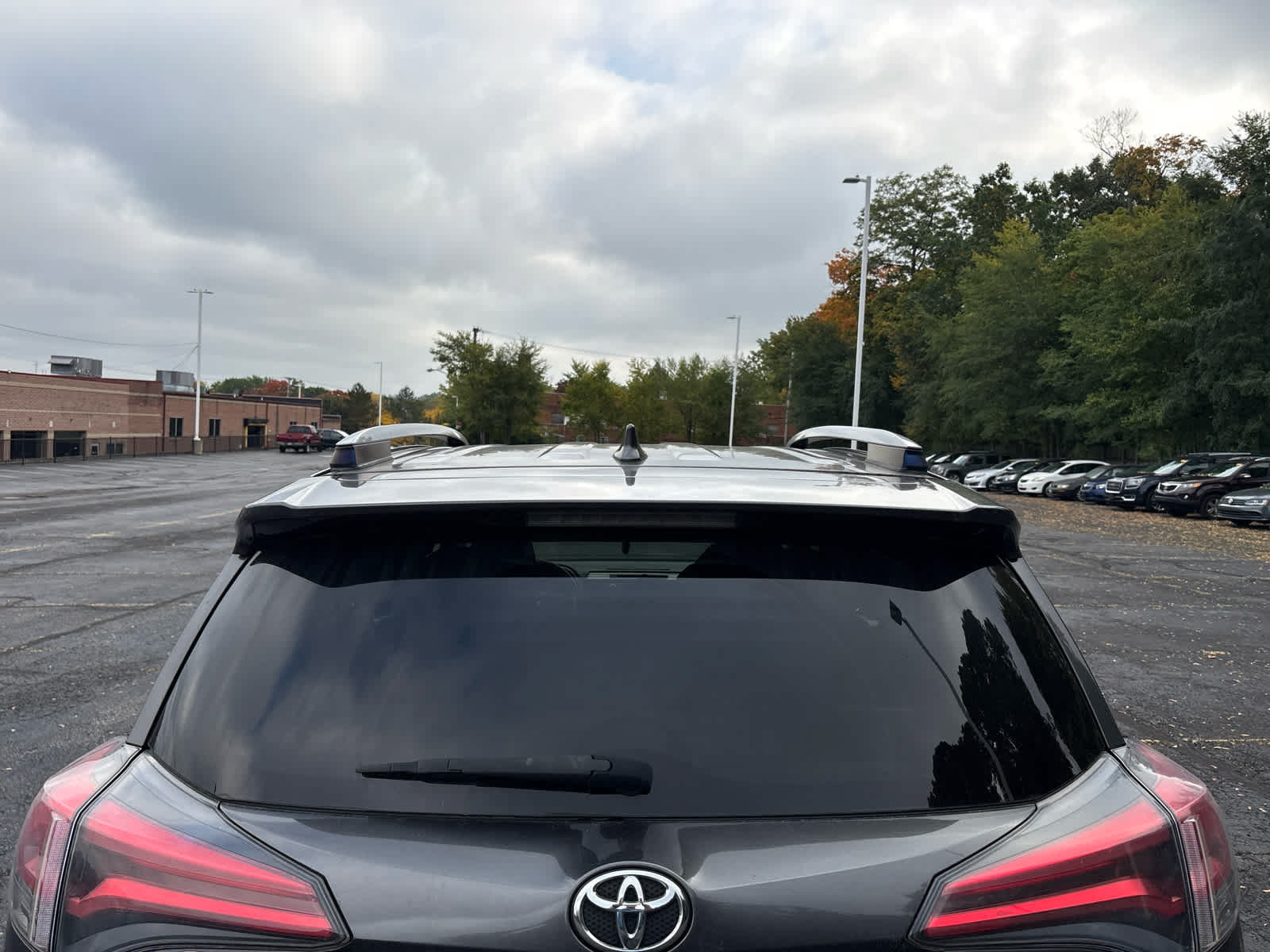 Used 2017 Toyota RAV4 LE AWD/4WD image 3