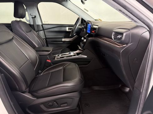 Used 2022 Ford Explorer Limited w/ Equipment Group 301A AWD/4WD image 22