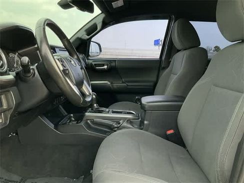 Used 2019 Toyota Tacoma TRD Off-Road image 13