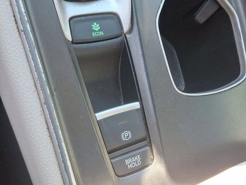 Used 2018 Honda Accord EX image 23