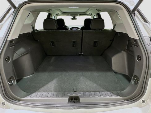 Used 2022 GMC Terrain SLE w/ Driver Convenience Package image 26