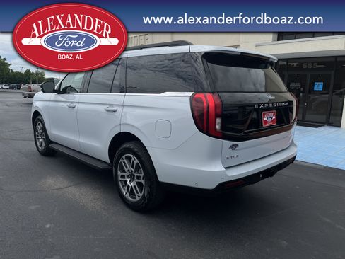 Used 2025 Ford Expedition Active AWD/4WD image 2