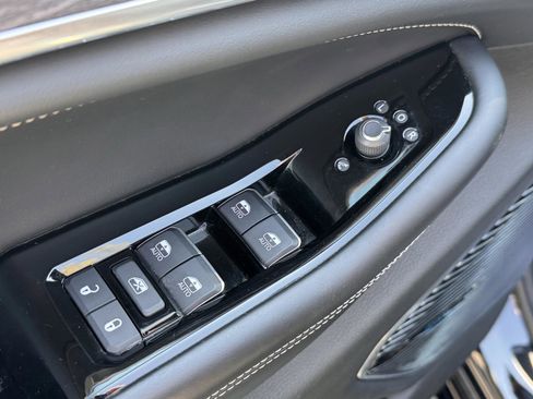 Used 2022 Jeep Grand Cherokee L Overland w/ Luxury Tech Group IV image 16