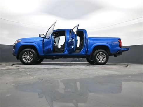 Used 2023 Chevrolet Colorado LT w/ LT Convenience Package image 34