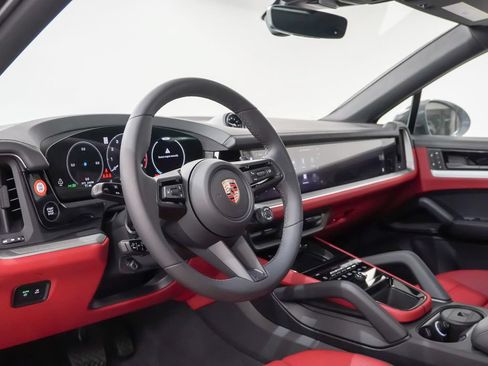 Certified 2026 Porsche Cayenne E-Hybrid Coupe AWD/4WD image 2