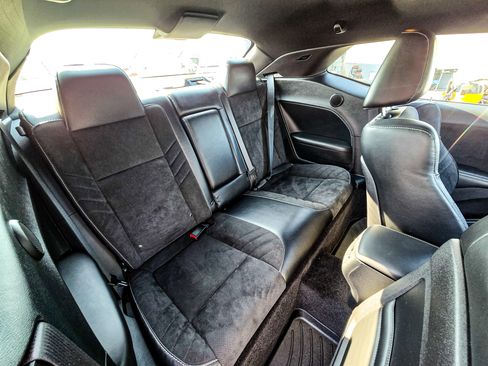 Used 2015 Dodge Challenger SRT w/ Technology Group image 32