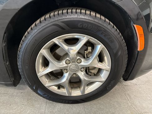 Used 2018 Chrysler Pacifica Limited image 63