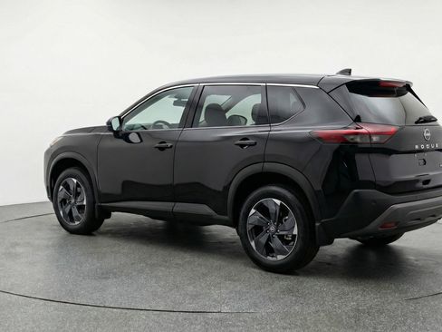 Used 2025 Nissan Rogue SV image 6